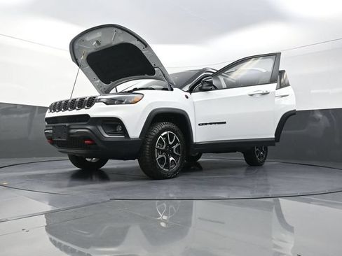 Used 2026 Jeep Compass Trailhawk AWD/4WD image 31