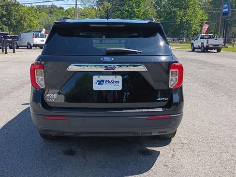 Used 2023 Ford Explorer XLT AWD/4WD image 6