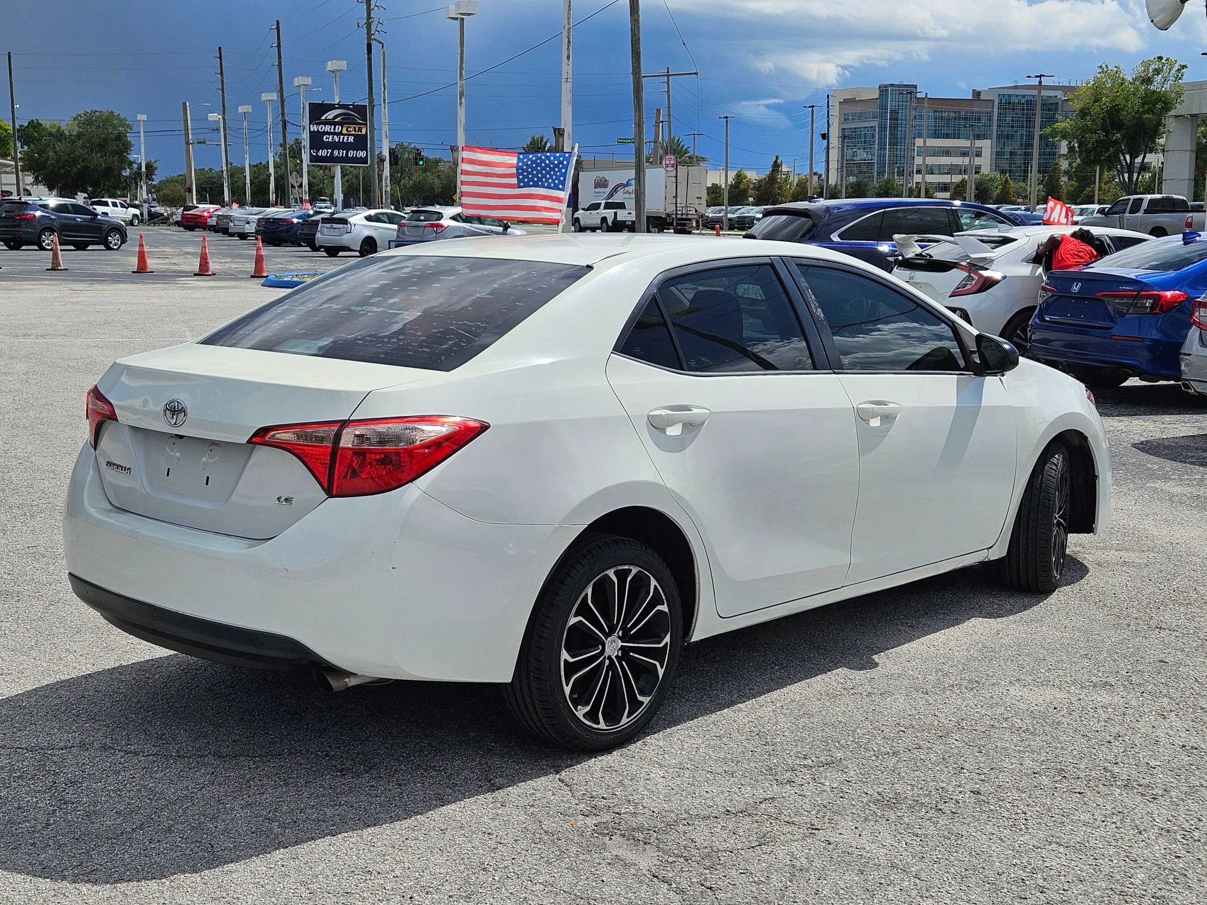 Used 2017 Toyota Corolla LE FWD image 7