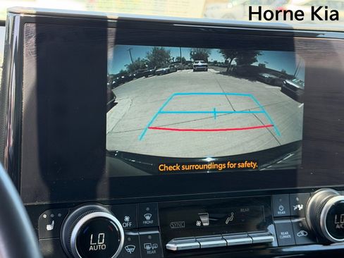 Used 2023 Toyota Highlander XLE FWD image 26