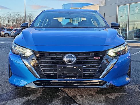Used 2025 Nissan Sentra SR w/ SR Premium Package image 2
