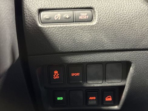 Used 2015 Nissan Rogue SV AWD/4WD image 18