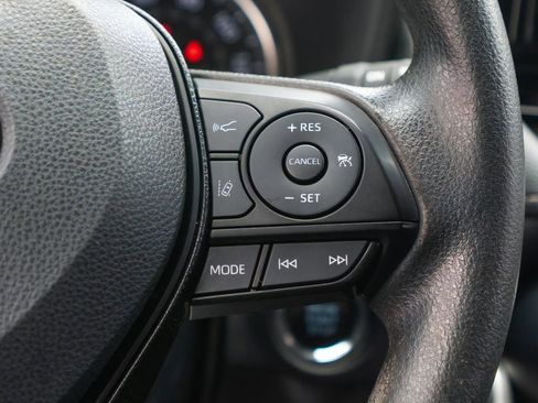 Used 2021 Toyota RAV4 XLE AWD/4WD image 21