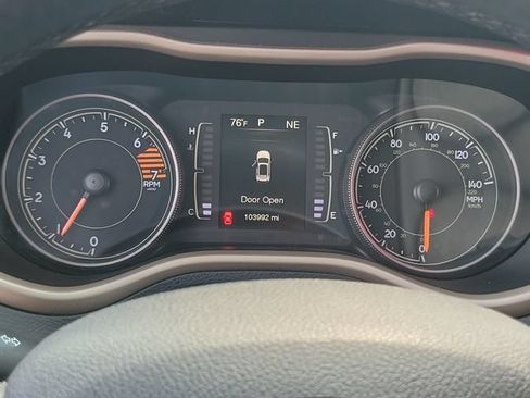 Used 2017 Jeep Cherokee Latitude w/ Cold Weather Group AWD/4WD image 12