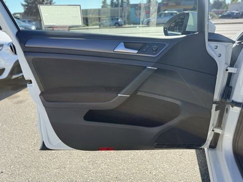 Used 2019 Volkswagen e-Golf SE w/ Driver Assistance Package image 13