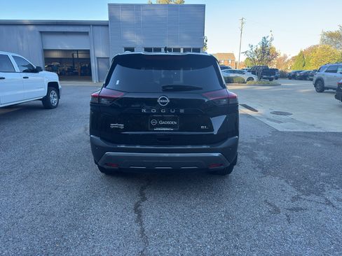 Certified 2023 Nissan Rogue SL image 5