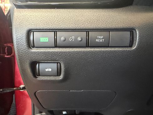 Used 2025 Nissan Sentra SV FWD image 24