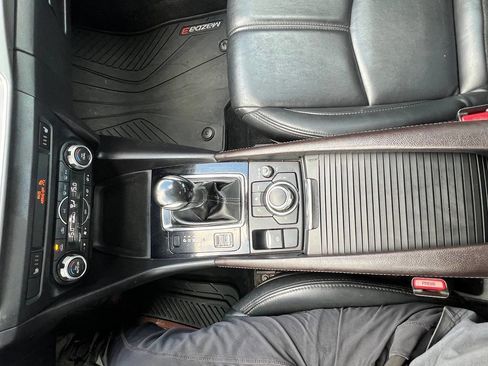 Used 2017 MAZDA MAZDA3 Touring image 23