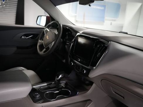 Used 2021 Chevrolet Traverse LT w/ LT Premium Package image 25
