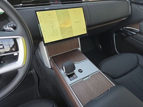 New 2026 Land Rover Range Rover SE image 13