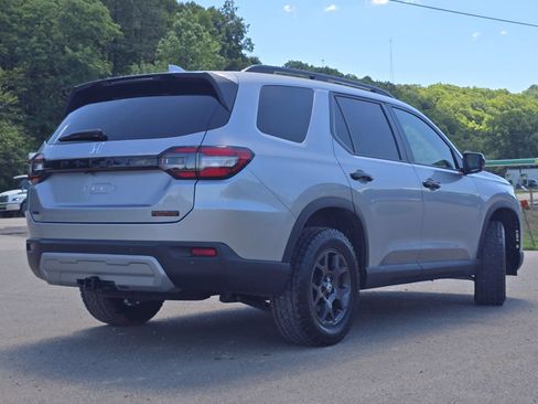 Used 2025 Honda Pilot TrailSport image 18