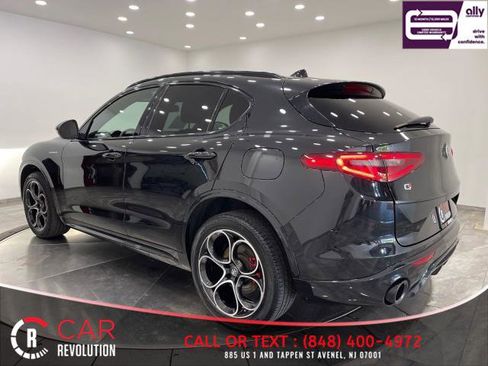 Used 2022 Alfa Romeo Stelvio Veloce image 5