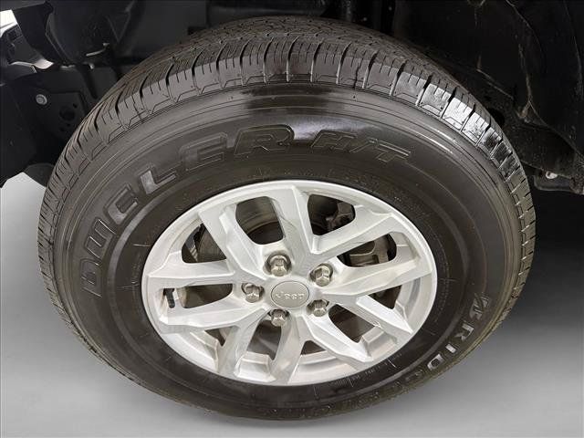 Used 2023 Jeep Gladiator Sport AWD/4WD image 11