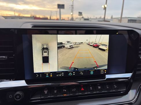 Used 2025 Chevrolet Silverado 2500 ZR2 w/ Technology Package image 31