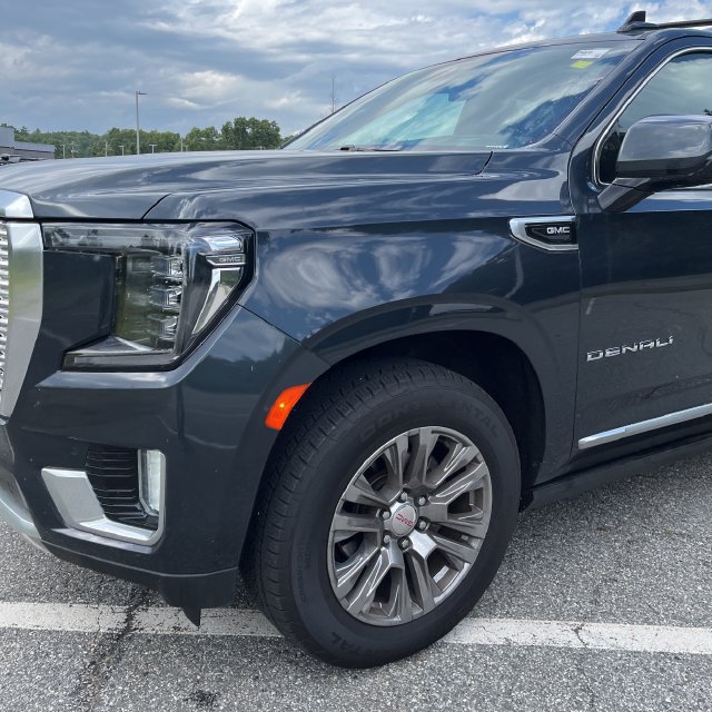 Used 2022 GMC Yukon XL Denali AWD/4WD image 3