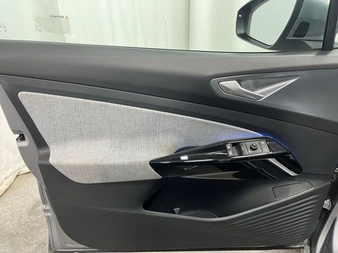 Used 2023 Volkswagen ID.4 Pro image 9