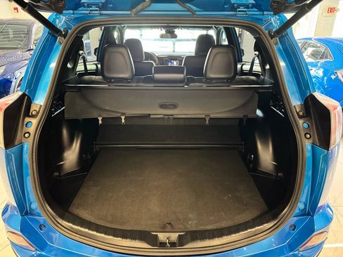 Used 2018 Toyota RAV4 SE AWD/4WD image 26