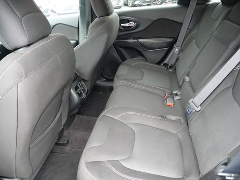 Used 2016 Jeep Cherokee Latitude w/ Safety/Convenience Group AWD/4WD image 24