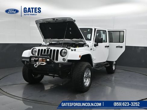 Used 2018 Jeep Wrangler Unlimited Sahara AWD/4WD image 54
