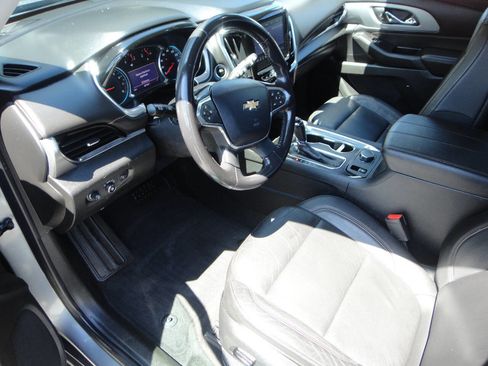 Used 2020 Chevrolet Traverse LT image 7