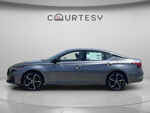 New 2026 Nissan Altima 2.5 SR FWD image 2