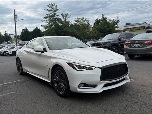 Used 2018 INFINITI Q60 2.0t w/ Moonroof Package RWD image 22