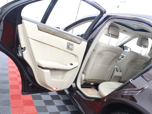 Used 2010 Mercedes-Benz E 350 4MATIC Sedan image 18