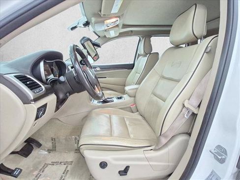 Used 2016 Jeep Grand Cherokee Overland AWD/4WD image 17