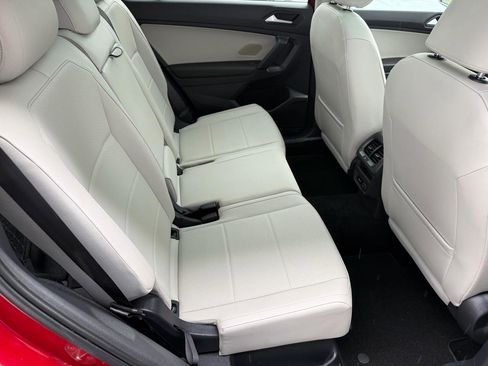 Used 2019 Volkswagen Tiguan SE w/ Panoramic Sunroof Package AWD/4WD image 12