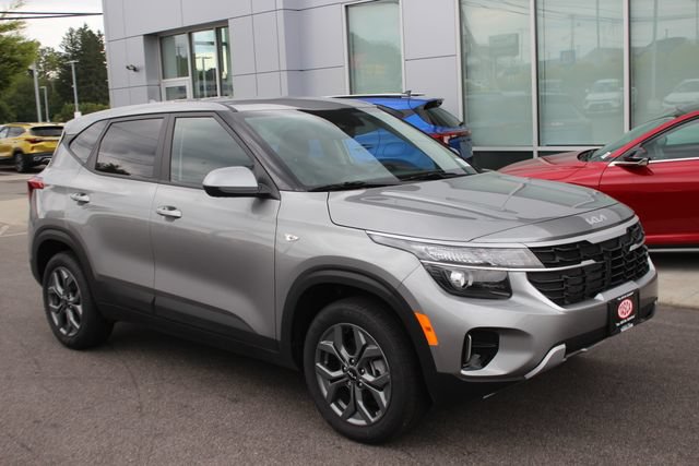 Used 2025 Kia Seltos LX AWD/4WD image 1