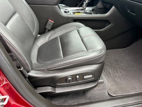Used 2023 Chevrolet Traverse RS FWD image 35