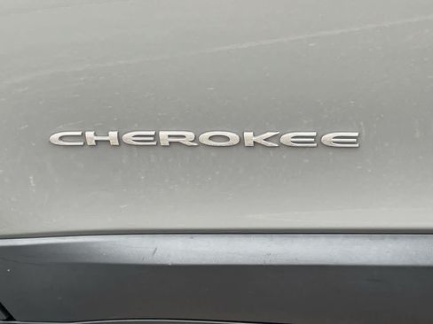 Used 2019 Jeep Cherokee Limited AWD/4WD image 39