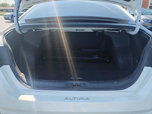 Used 2025 Nissan Altima 2.5 SL FWD image 9