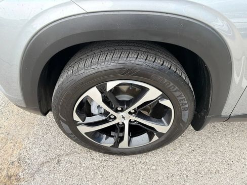 Used 2025 Chevrolet Trax RS FWD image 9