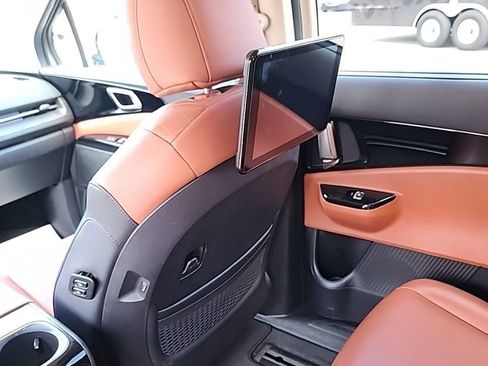 Used 2024 Kia Carnival SX image 3