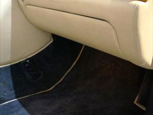 Used 2007 Bentley Azure image 23