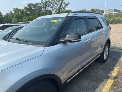 Used 2018 Ford Explorer XLT w/ Equipment Group 202A AWD/4WD image 20