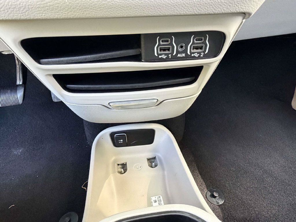 Used 2024 Chrysler Pacifica Touring-L FWD image 20
