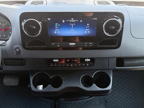 Used 2025 Mercedes-Benz Sprinter 2500 image 19
