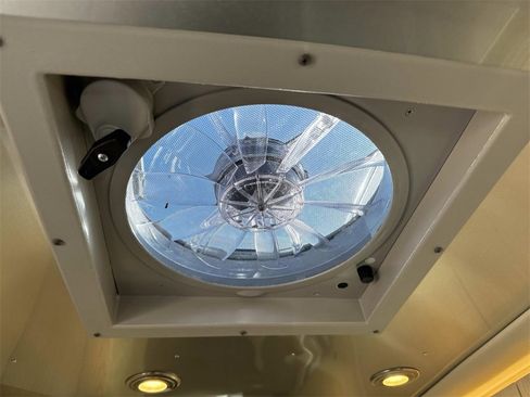 Used 2022 Mercedes-Benz Sprinter 3500 image 34