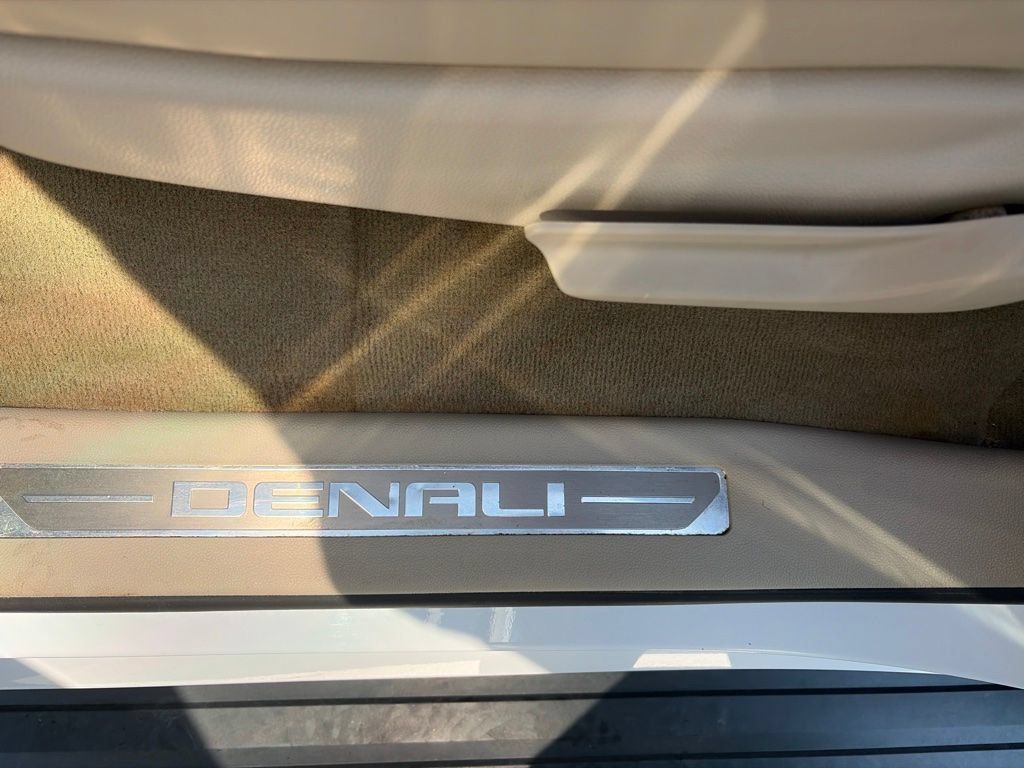 Used 2018 GMC Yukon XL Denali w/ Denali Ultimate Package AWD/4WD image 14