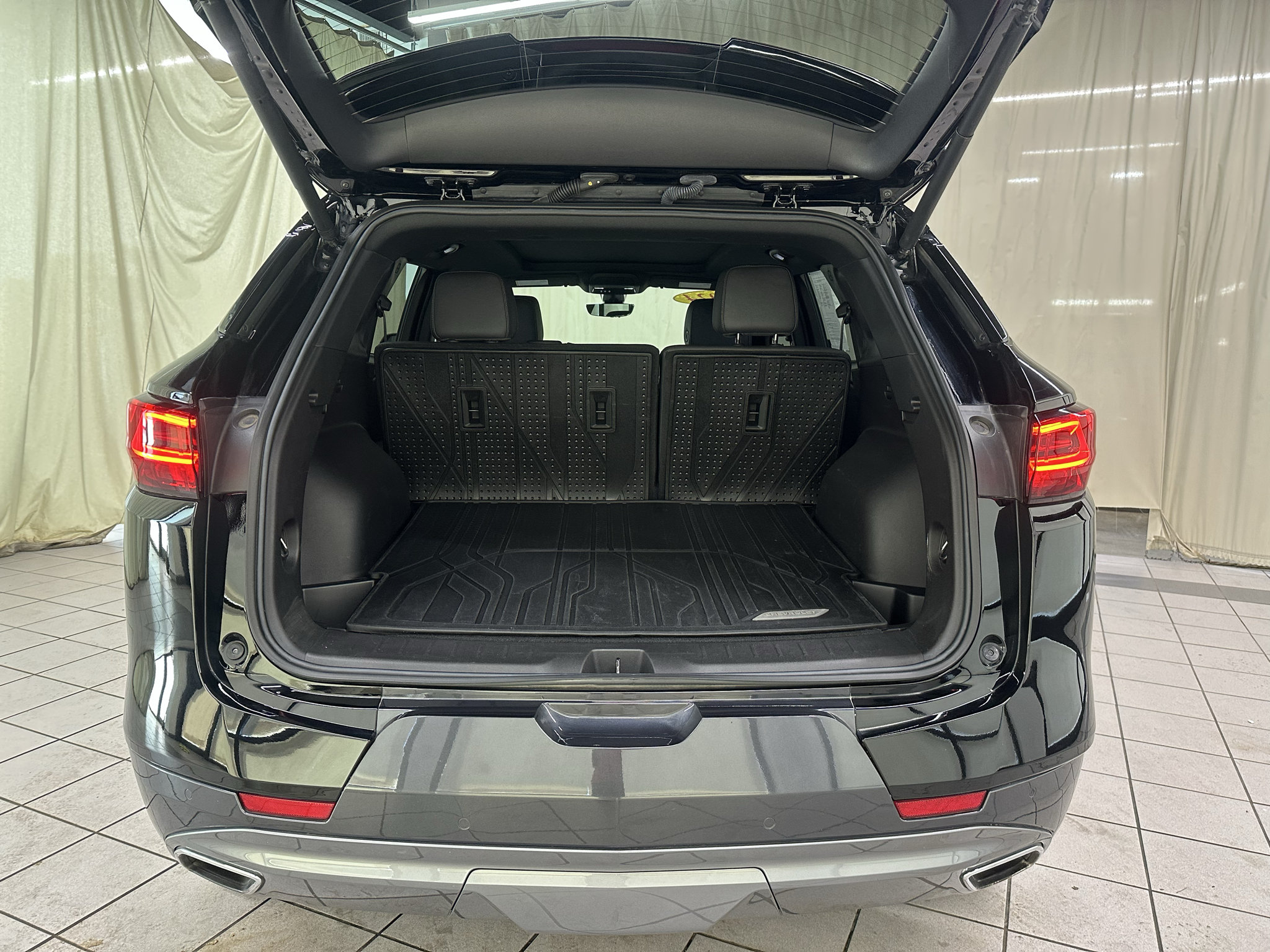 Used 2024 Chevrolet Blazer Premier w/ Driver Confidence II Package FWD image 8