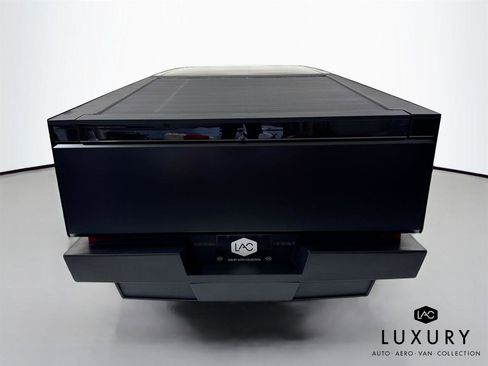 Used 2024 Tesla Cybertruck AWD Crew Cab image 6