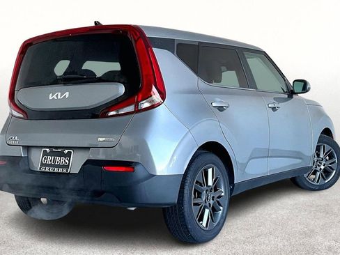 Used 2022 Kia Soul EX image 2