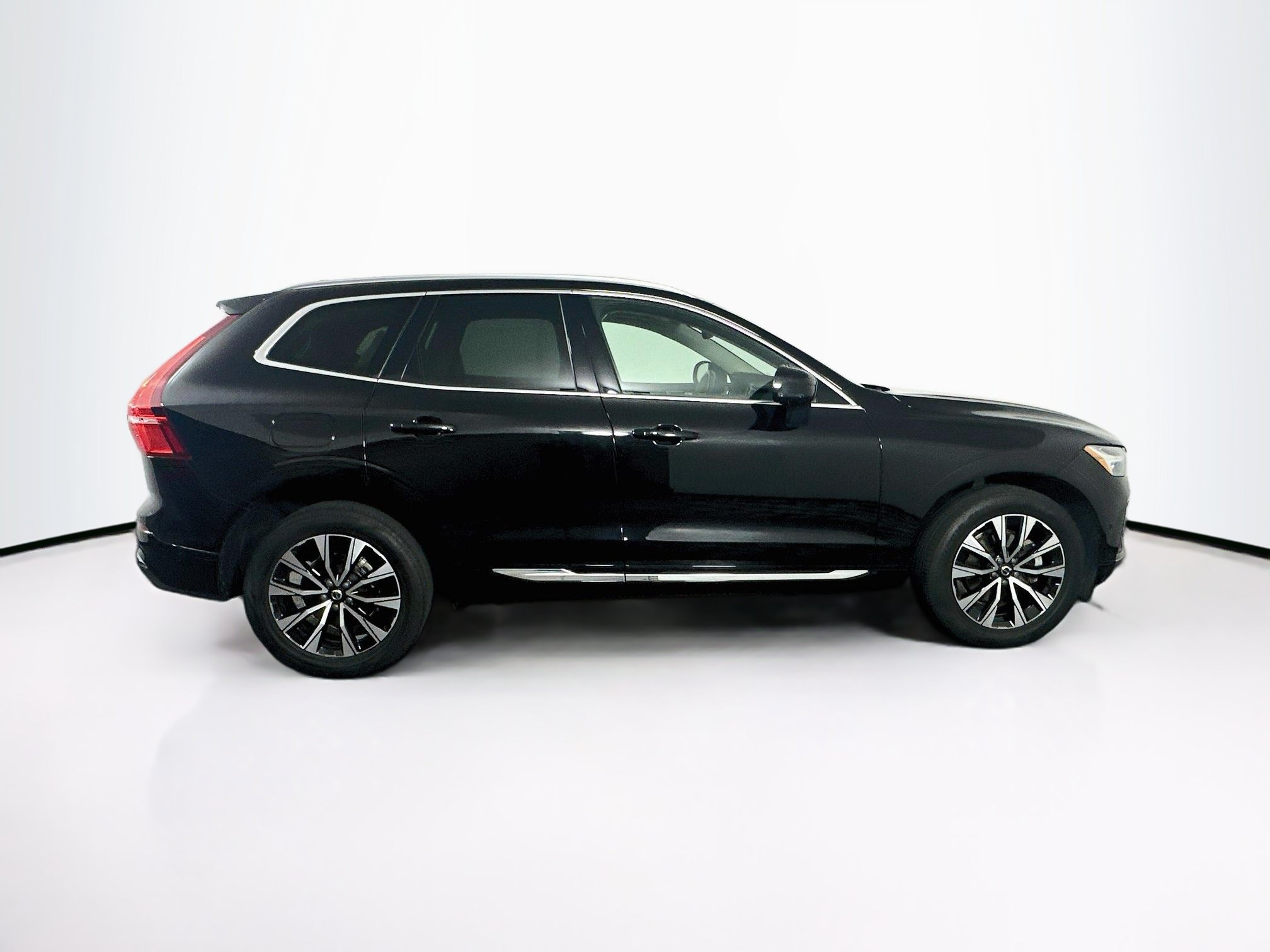 Used 2023 Volvo XC60 B5 Plus AWD/4WD image 10