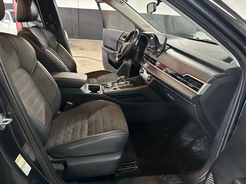 Used 2024 Mitsubishi Outlander FWD image 14