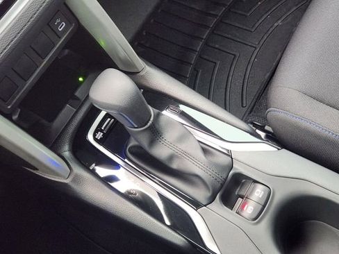 Used 2025 Toyota Corolla Cross SE image 21