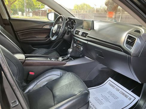 Used 2018 MAZDA MAZDA3 Grand Touring w/ Premium Equipment Package FWD image 33