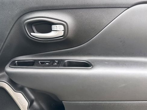 Used 2023 Jeep Renegade Limited image 18