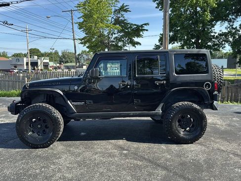 Used 2016 Jeep Wrangler Unlimited Rubicon w/ Connectivity Group AWD/4WD image 4